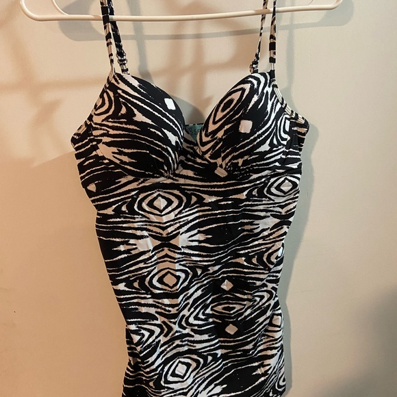 Official NFL Seahawks Jersey size Medium.  With matching tights medium. - Picture 14 of 16